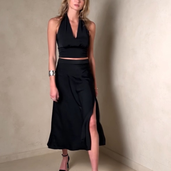 Banana Republic - Black Satin Midi Slip Skirt - Picture 3 of 12